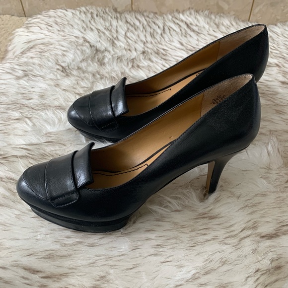 Nine West black leather pumps size 7. Loafer front. Worn once. - Picture 3 of 4